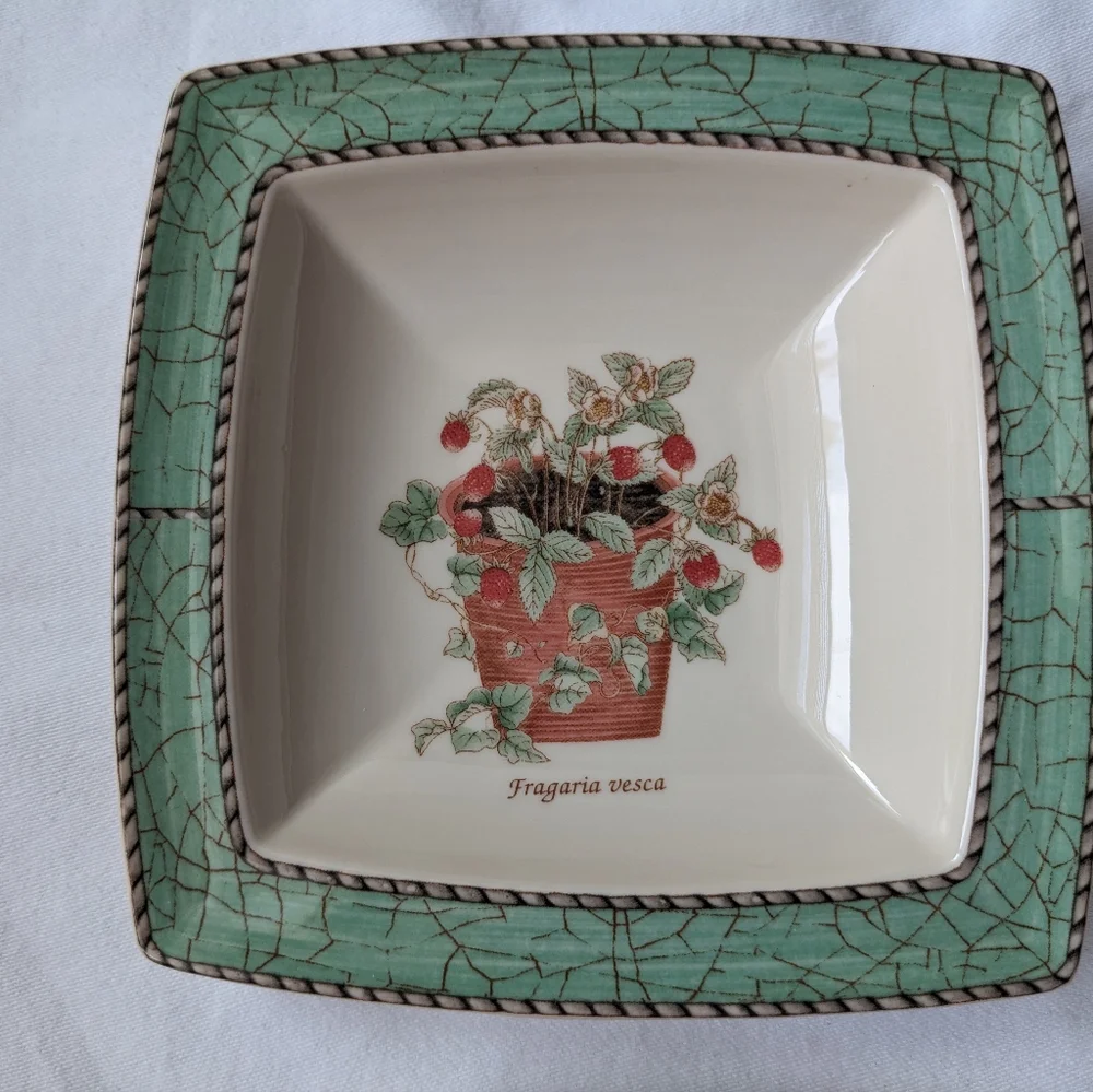 Wedgwood Sarah's Garden Floral Nesting Sweet Meat Dishes Set - 3 Discontinued